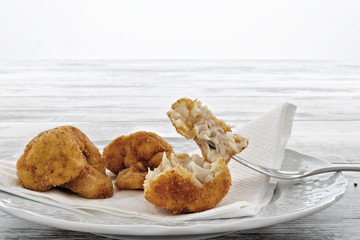 frittelle cime di cavolfiore rotta con forchetta fronte