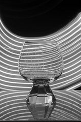 Fototapeta na wymiar Cognac Glas mit Light Art Painting in Szene gesetzt