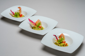 Guacamole with king prawn and cheese chips