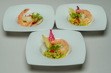 Guacamole with king prawn and cheese chips