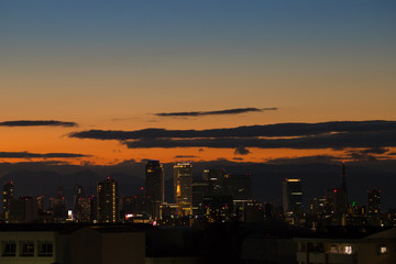名古屋の町並みと綺麗な夕焼け
