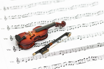 Fototapeta premium Violin on paper music notes with copy space