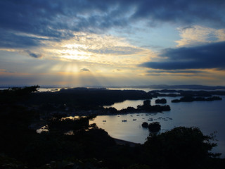 入江の夕日