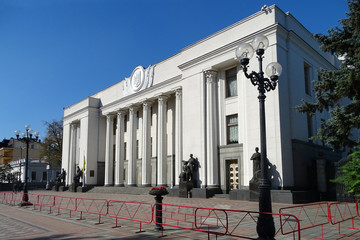 Obraz premium Building of Verhovna Rada, the Ukrainian parliament, in Kyiv, Ukraine.