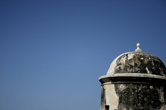cielo azul castillo antiguo roca textura ciudad cartagena torre c&uacute;pula monumento exterior viajes  historia arquitectura 