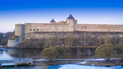 Obraz premium 9337_The_castle_of_Order_of_Germanic_knights_found_in_the_city_of_Narva.jpg