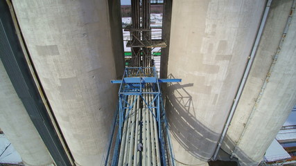 9373_The_metals_from_the_big_tower_of_the_plant.jpg