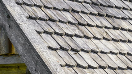 9613_Closer_look_of_the_wooden_shingle_roof.jpg