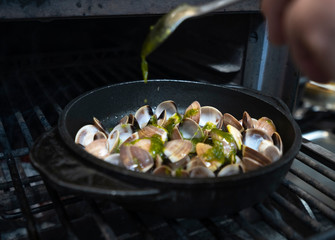Almejas a la brasa