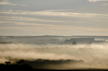 Fototapeta na wymiar Neblina, nuvens 
