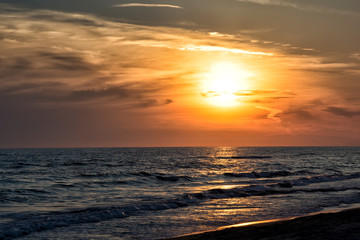 Seascape, waves and horizon