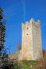 Turm der Ruine von Dvigrad, Kanfanar, Kroatien