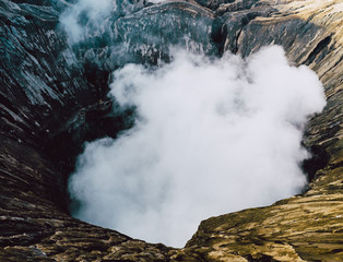 geyser in yellowstone national park