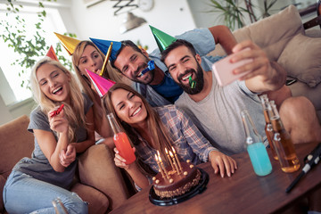 Obraz premium Group of friends having birthday party
