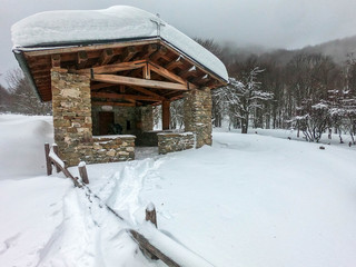 UNA PICCOLA CHIESA NEL BOSCO