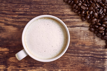 Filiżanka kawy na starych deskach