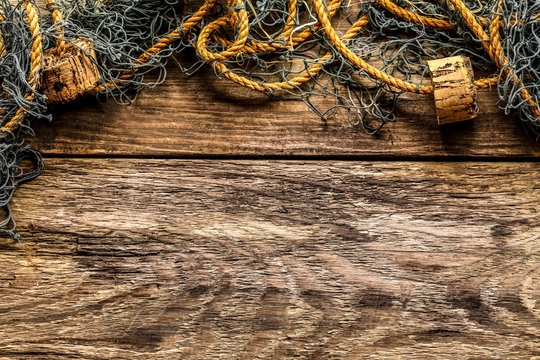 arri&egrave;re-plan filet de p&ecirc;che sur fond bois