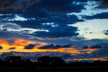 Wolken im Sonnenuntergang