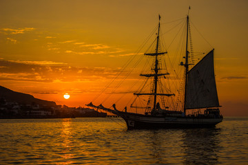 Fototapeta na wymiar old sailing ship at sunset