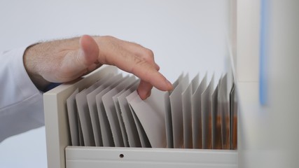 Doctor Searching and Selecting in a Drawer Medical Documents