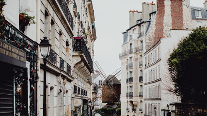 Fototapeta na wymiar Moulin de Montmartre - Paris 