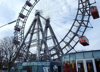 ferris wheel in the park