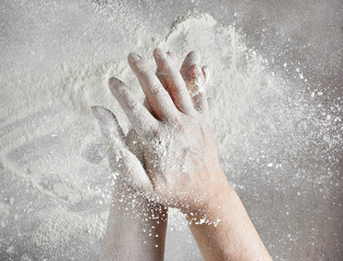 Fototapeta premium baker hands with flour in motion