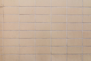 mur de briques rectangulaires orang&eacute;es jaunes