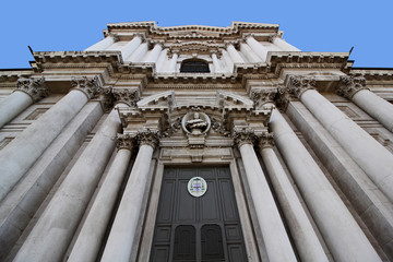 Brescia; la facciata del Duomo Nuovo