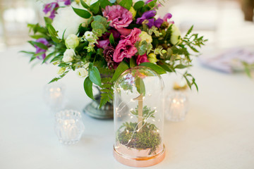flower composition with white and pink flowers