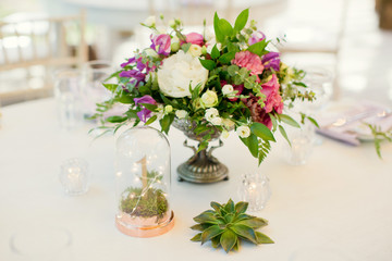 flower composition with white and pink flowers