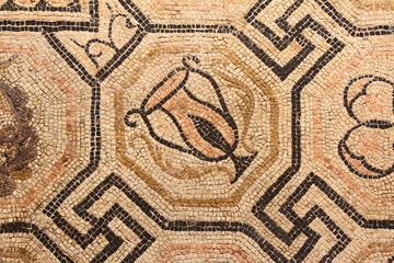 vaso e decori geometrici; mosaico pavimentale romano; area archeologica delle Domus dell'Ortaglia, Brescia - obrazy, fototapety, plakaty