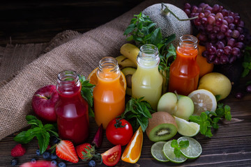 Obraz na płótnie Canvas Set of colorfull fresh vegetables and fruits juice.