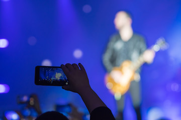 many people who dance and record with the phones at the live music concert
