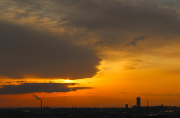 通天閣から望む夕空の大阪