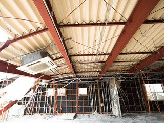 解体工事中の建屋