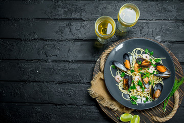 Mediterranean food. Seafood spaghetti with clams and white wine.