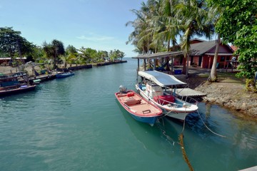 Naklejka na ściany i meble Рыбацкие лодки, море, остров Ко Чанг, Тайланд