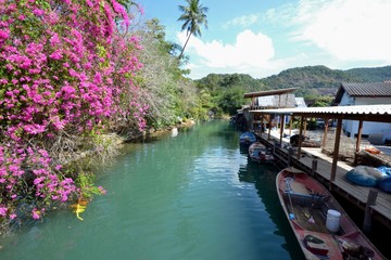 Залив, бухточка,остров Ко Чанг, лодки, рыбацкая деревня
