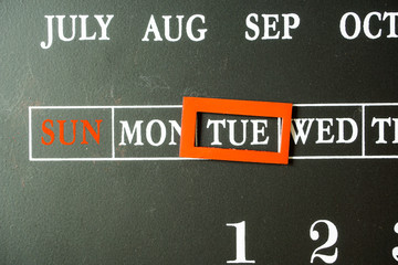 Show Tuesday of a blackboard type calendar.  黒板タイプのカレンダーの火曜日