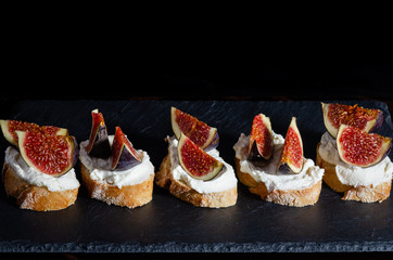 Bruschetta with cream cheese and figs