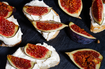 Bruschetta with cream cheese and figs