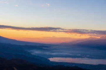 Obraz premium 高ボッチ高原の夜明け