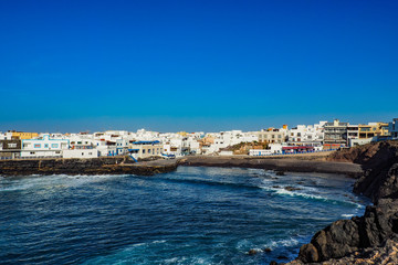 Obraz premium Blick von oben auf El Cotillo auf Fuerteventura
