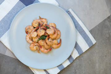 Spicy fried shrimp with basil leaves