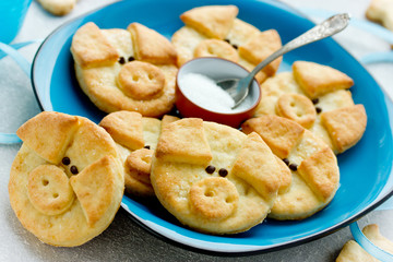 Cute pig cookies for kids party, funny animal shaped sugar cookies idea