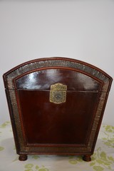 Années Belle Epoque - 1890-1914 - Boîte à chapeau avec empreintes motifs feuilles de vigne sur cuir