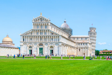 Fototapeta premium Cathedral and Leaning Tower of Pisa o Cathedral square in Pisa, Tuscany, Italy
