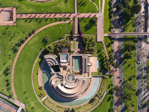 Vista aérea de la biblioteca Virgilio Barco en Bogotá