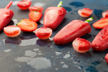 Strawberry popsicles with fresh slices